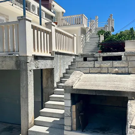 Luka Apartman Zrnovo