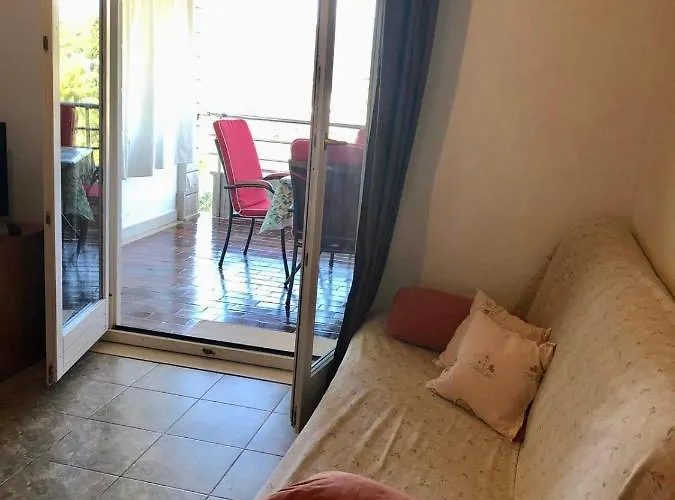 Luka Apartment Zrnovo