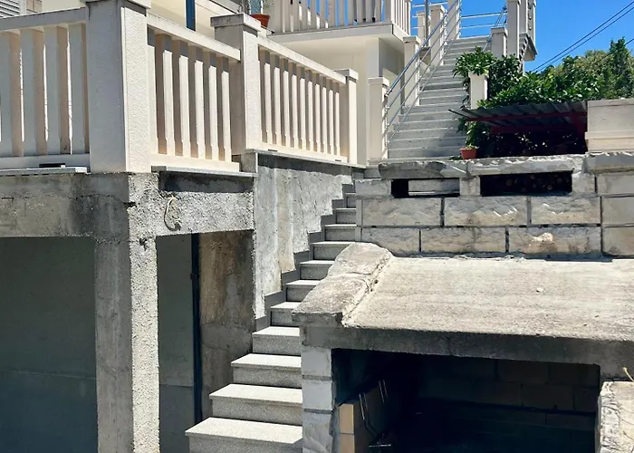Luka Apartment Zrnovo